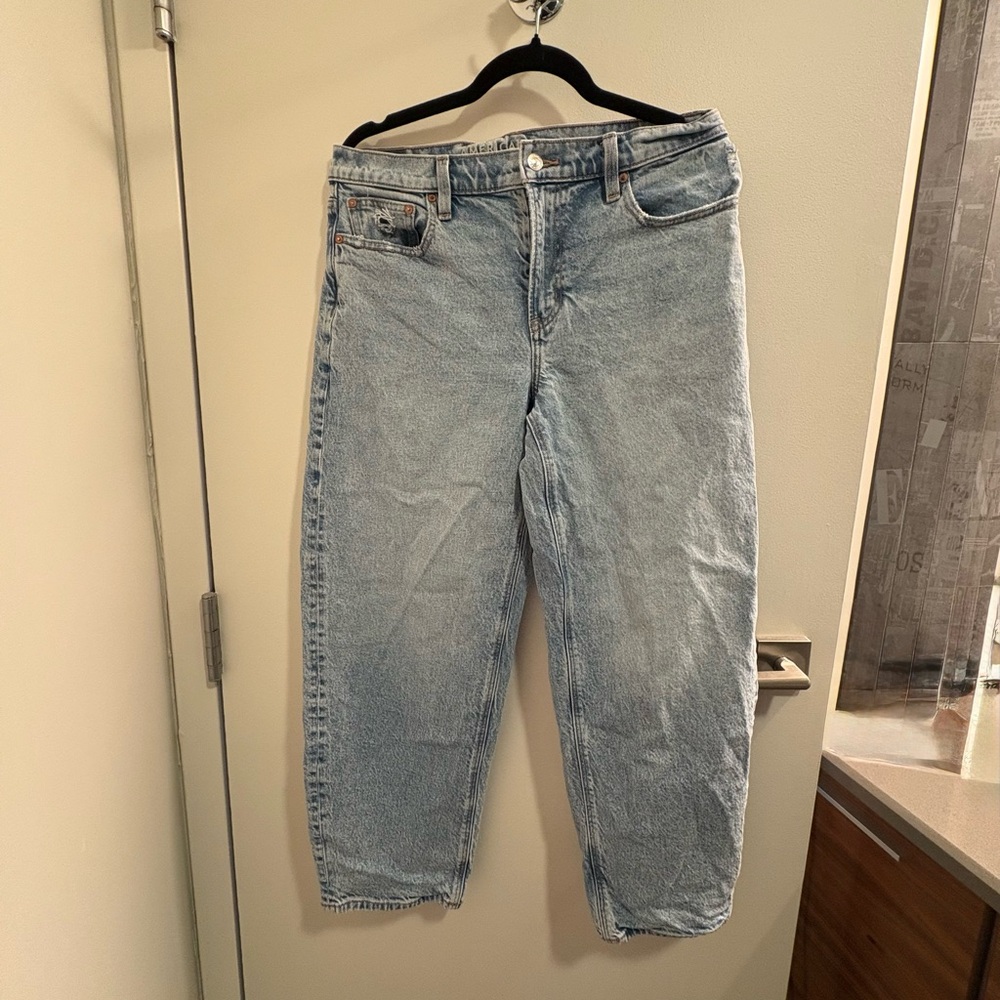 American Eagle Outfitters Barrel Jeans